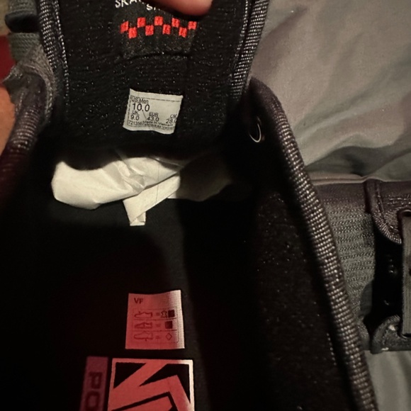 Vans - Picture 2 of 2